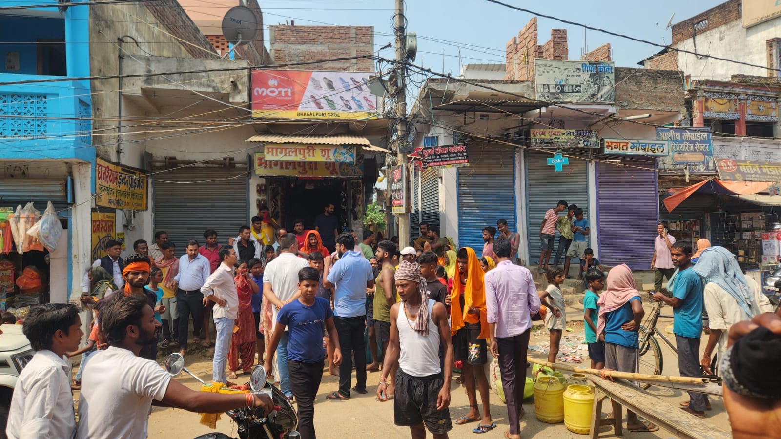 BANKA NEWS: पानी की घोर समस्या को लेकर ग्रामीणों ने किया सड़क जाम, यातायात बाधित